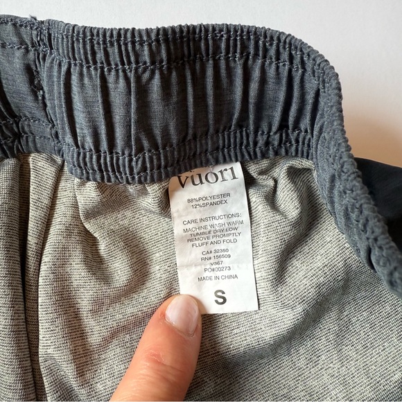 Vuori Men's Kore Short 5" Blue/Gray Camo Small - Picture 2 of 9